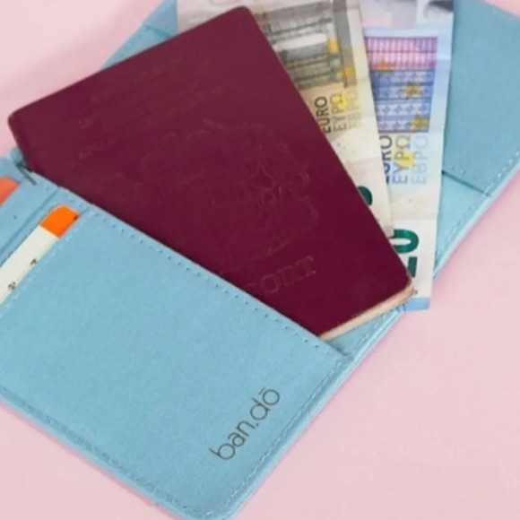 NWT! BAN.DO “First Class” Passport Holder - Picture 4 of 12